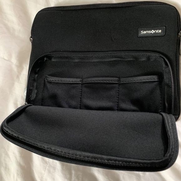 Samsonite Travel Zipper IPad Cover - Picture 2 of 4